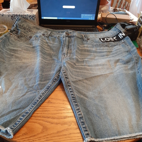 Man's clothing - Picture 1 of 8